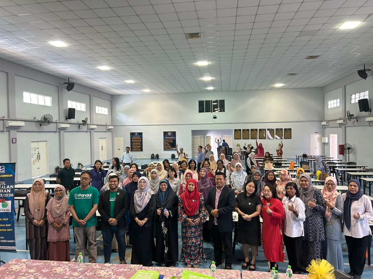 Group photo with participants at a school digitalisation workshop